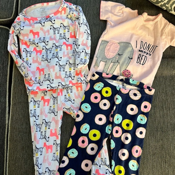 Simple Joy’s by Carter’s pajama bundle 18 months - Picture 1 of 6